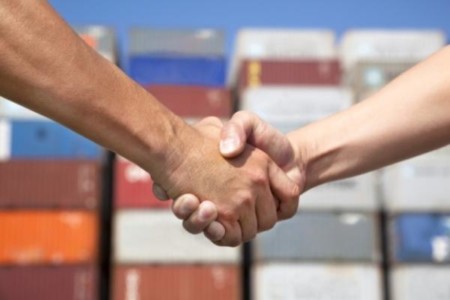 Handelsbild mit Handschlag