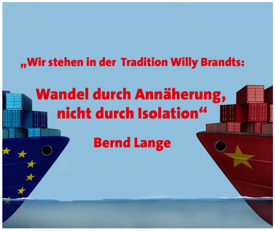Symbolbild zum EU-Vietnam-Handelsabkommen mit zwei Containerschiffen und einem Zitat von Bernd Lange: "Wir stehen in der Tradition Willy Brandts: Wandel durch Annhöherung, nicht durch Isolation."